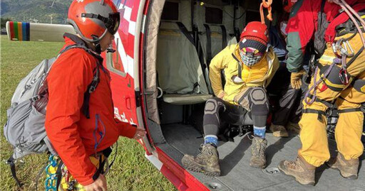 登山途中突發心臟病！64歲男出現幻覺 緊急空中救援直升機吊掛送醫