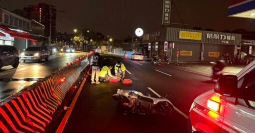 疑車速過快！中和騎士猛撞「違規迴轉機車」 慘噴飛昏迷急送醫