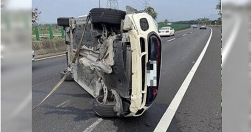 醉駕國道翻車驚魂！男子撞客運橫躺車道 命大無傷仍被送辦