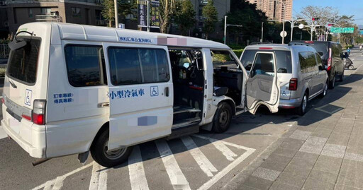 復康巴士駕駛突撞路旁車輛 身上搜出「喪屍煙彈」當場被逮