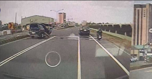 廂型車被撞衝對向車道翻覆！駕駛受困送醫 肇事客車竟逃之夭夭