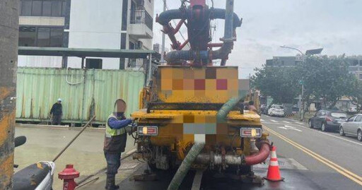 桃園爆工安意外！水泥壓送車「吊臂誤勾電線」 駕駛觸電慘死