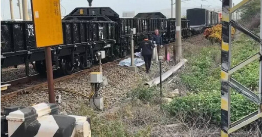 台中平交道驚悚車禍！騎士闖越遭貨運列車撞亡 民眾紛避該路