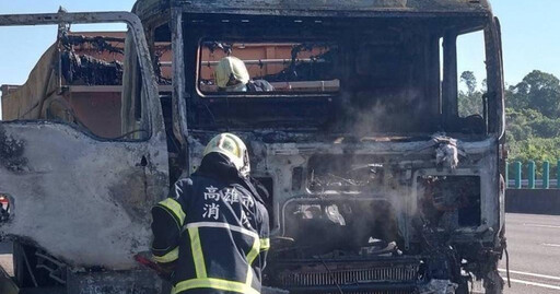 國10砂石車底盤起火濃煙沖天 車頭燒得只剩骨架驚悚畫面曝