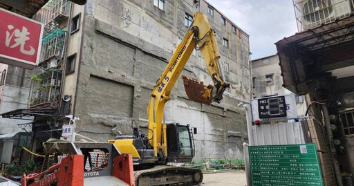 三重建案工地出包害民宅傾斜 傍晚「傾斜狀況惡化」再撤離14戶38人