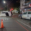 自投羅網？淡水男毒駕撞警車翻覆 車內搜出3毒遭當場送辦