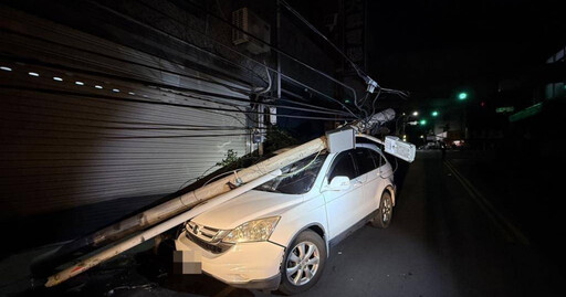 苗栗男夜市喝酒至清晨！醉駕自撞電桿 路燈插入騎樓驚醒居民