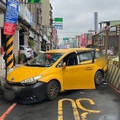 八德20小時內2起車禍！公車計程車因身體不適自撞 幸無人重傷