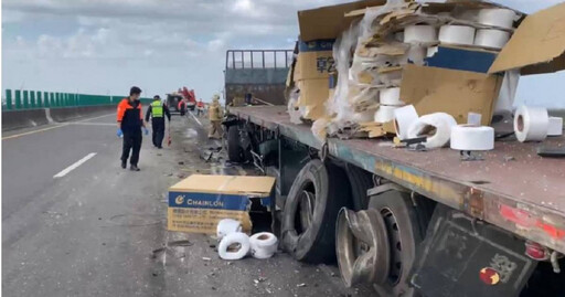 台84線傳死亡車禍！拖板車臨停路邊遭砂石車追撞 駕駛噴飛墜20米橋下身亡