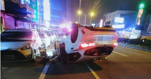 驚悚！台中男右側超車閃避不及 翻覆滑行160公尺撞車