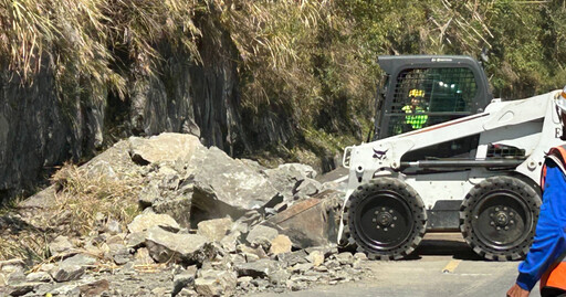 初二5.6地震阿里山天降落石 兄弟檔走春車遭砸中僥倖逃生