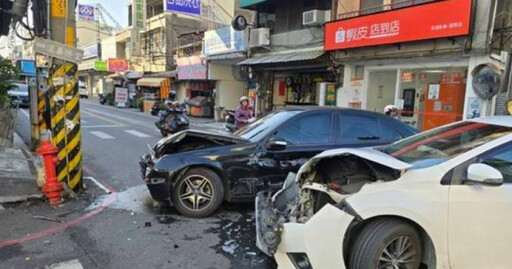 彰化轎車闖紅燈！賓士挨撞再衝電桿慘況曝 3人受傷急送醫