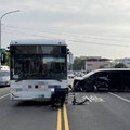 豪車對決公車！閃避違停貨車竟撞上300萬阿法 事發真相曝光