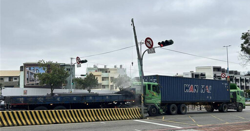 沙鹿向上路「死亡下坡」又釀禍！大貨車猛追撞 貨櫃車駕駛驚險逃劫