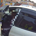 清茶館火災扯出案外案！毒蟲駕車恍神撞交管警 當場搜出喪屍菸彈