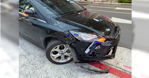 新莊女違規右轉釀車禍 騎士慘摔全身傷送醫