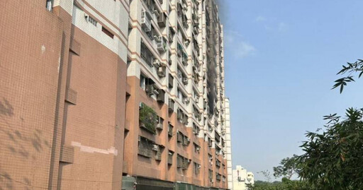 高雄大樓狂竄火煙！消防疏散21住戶6人送醫 老夫妻受困幸獲救