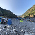 暴雨狂炸高雄山區！土石流阻斷道路 15遊客受困七坑溫泉
