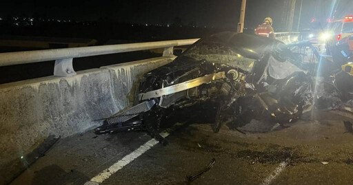 台南死亡車禍！賓士駕駛自撞橋墩車全毀 駕駛飛出車外送醫不治