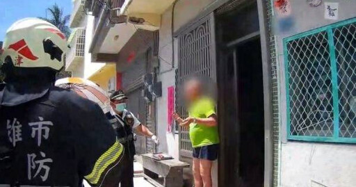 88歲翁煮湯忘關火！高雄民宅濃煙四竄 警狂敲鐵窗救命