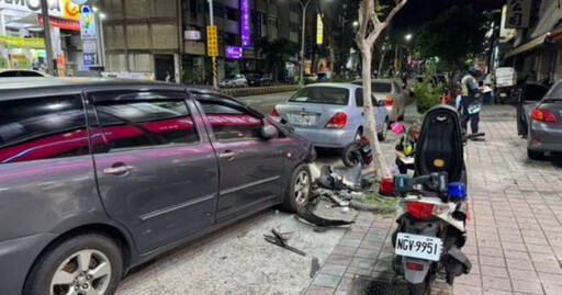 台中轎車插隊左轉！擊落對向車害爆衝人行道 5路人衰挨撞送醫