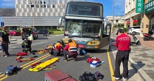 澎湖連2起車禍！阿北騎車捲遊覽車底遭輾 男駕駛自撞命危搶救中