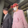 張家一家四口全交保！家寧妹手拿20萬香奈兒包 身上衣服價碼曝