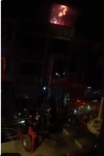 台南香舖店凌晨惡火!熊熊烈火向上竄燒 老闆夫妻送醫宣告不治