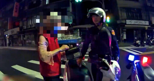 失智婦迷路深夜徘徊5小時 蘆洲警助返家暖舉曝