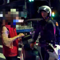 失智婦迷路深夜徘徊5小時 蘆洲警助返家暖舉曝