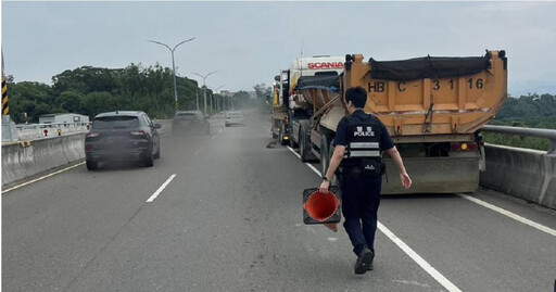 快訊/下車慘摔路中央!砂石車駕駛「遭機車輾爆頭」腦漿流滿地亡