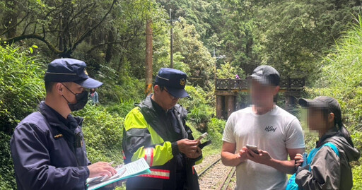 2美國遊客闖阿里山「眠月線」鐵軌 當場被逮最重罰5萬