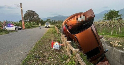 拒檢逃逸驚魂!台東男開車「栽」進水溝卡翻車 頭部重傷送醫