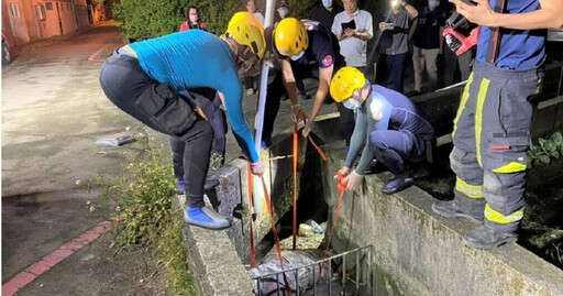花蓮水圳驚見棉被裹屍!警消大陣仗急打撈 打開見真相「傻眼了」