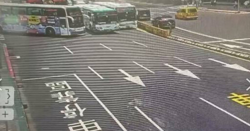 北車前3公車擦撞!3車占滿忠孝西路 車流一度塞爆