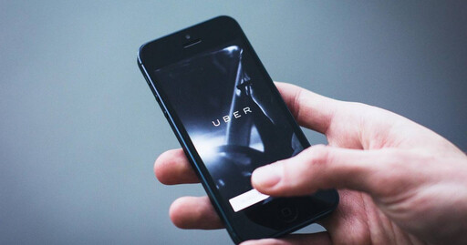 小學生打翻水遭索賠逾4萬! 特斯拉Uber司機還嗆「舔乾淨才算和解」
