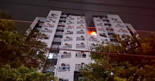 台南善化移工宿舍深夜火警 520人驚逃! 火舌延燒4層樓