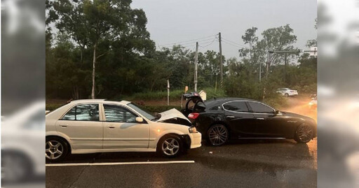 金門暴雨引發車禍!白色轎車追撞瑪莎拉蒂 幸未造成人員傷亡