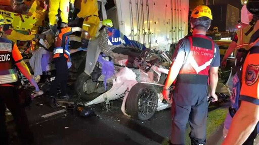 國道1號台南仁德段5車追撞!小客車翻覆全毀 男駕駛當場死亡