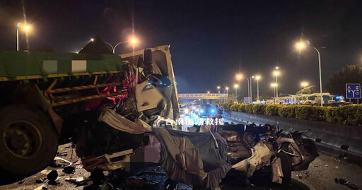 國道仁德段5車連環撞!白車全毀釀1死5傷 副駕哭喊救命