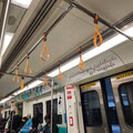 快訊／高捷通車17年首例！ 車輛行駛到一半「玻璃車門整片掉落」