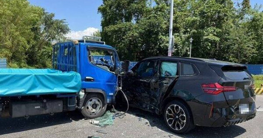 羅東BMW逆向迴轉撞小貨車 釀4人受傷事故原因待釐清