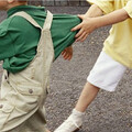 貴族幼兒園驚傳暴力事件！5歲童遭「扯衣勒頸」教保員竟懶理 台中教育局要查了