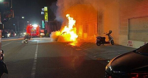 苗栗竹南深夜驚現汽車自燃火海 日無人傷亡幸運脫險