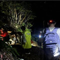 迷途石牛山！1家4口受困父慘跌「腳扭傷」 消防漏夜搜索全獲救