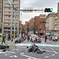 目擊車禍現場！北大國小女教師失控淚崩 「至少7、8個小朋友正穿越馬路」