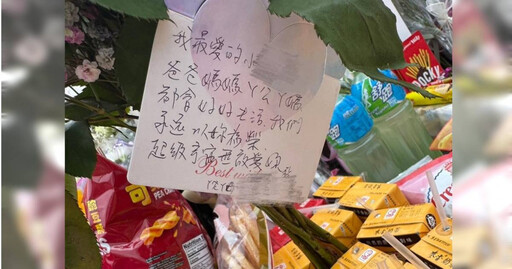 三峽2女學生遇車禍身亡 家屬淚獻鮮花留卡片哀悼「超級宇宙無敵愛你」