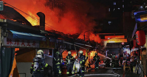 萬華華西街凌晨火警!「狂燒5店鋪」爆炸聲不斷