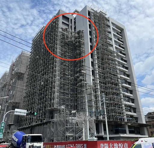 台中工地鷹架倒塌2人13樓墜落慘死 都發局找到2原因…勒令停工開罰