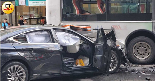 北市重慶南路嚴重車禍釀8傷! 轎車駕駛闖紅燈疑無照